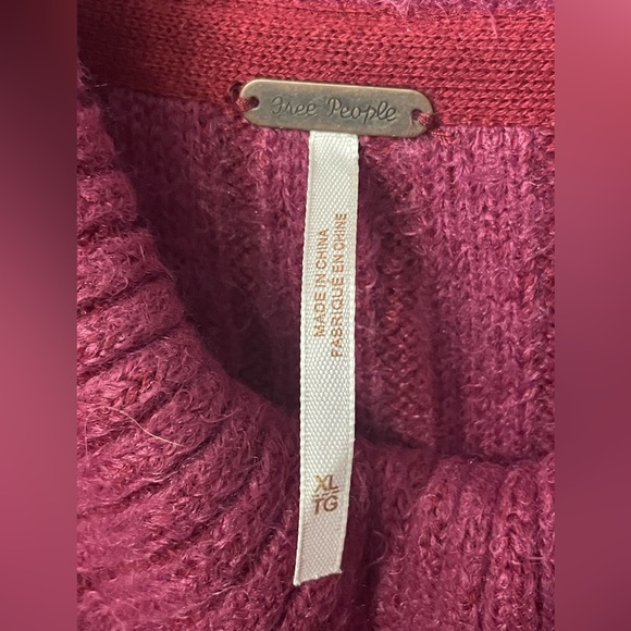 Free People Big City Turtleneck in Mulberry Garnet SZ XL - Picture 2 of 2